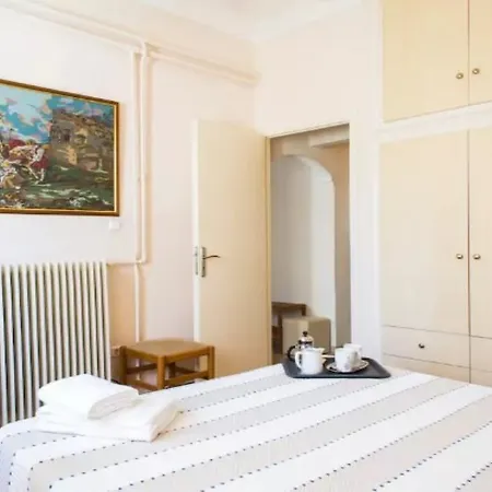 Large 3 Bedroom With Terrace Appartement