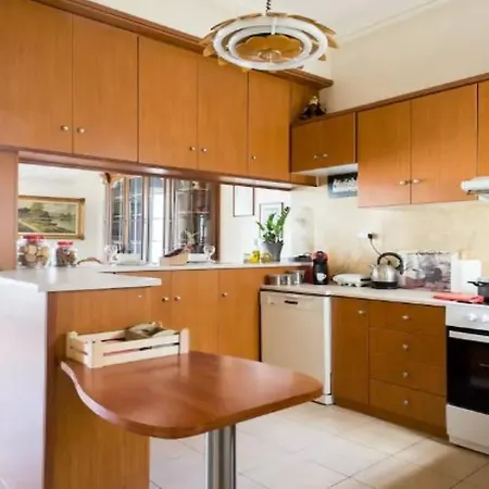 Large 3 Bedroom With Terrace * Athènes