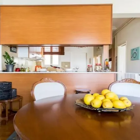 Large 3 Bedroom With Terrace Athènes