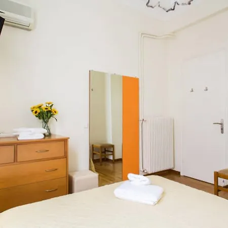 Large 3 Bedroom With Terrace Athènes